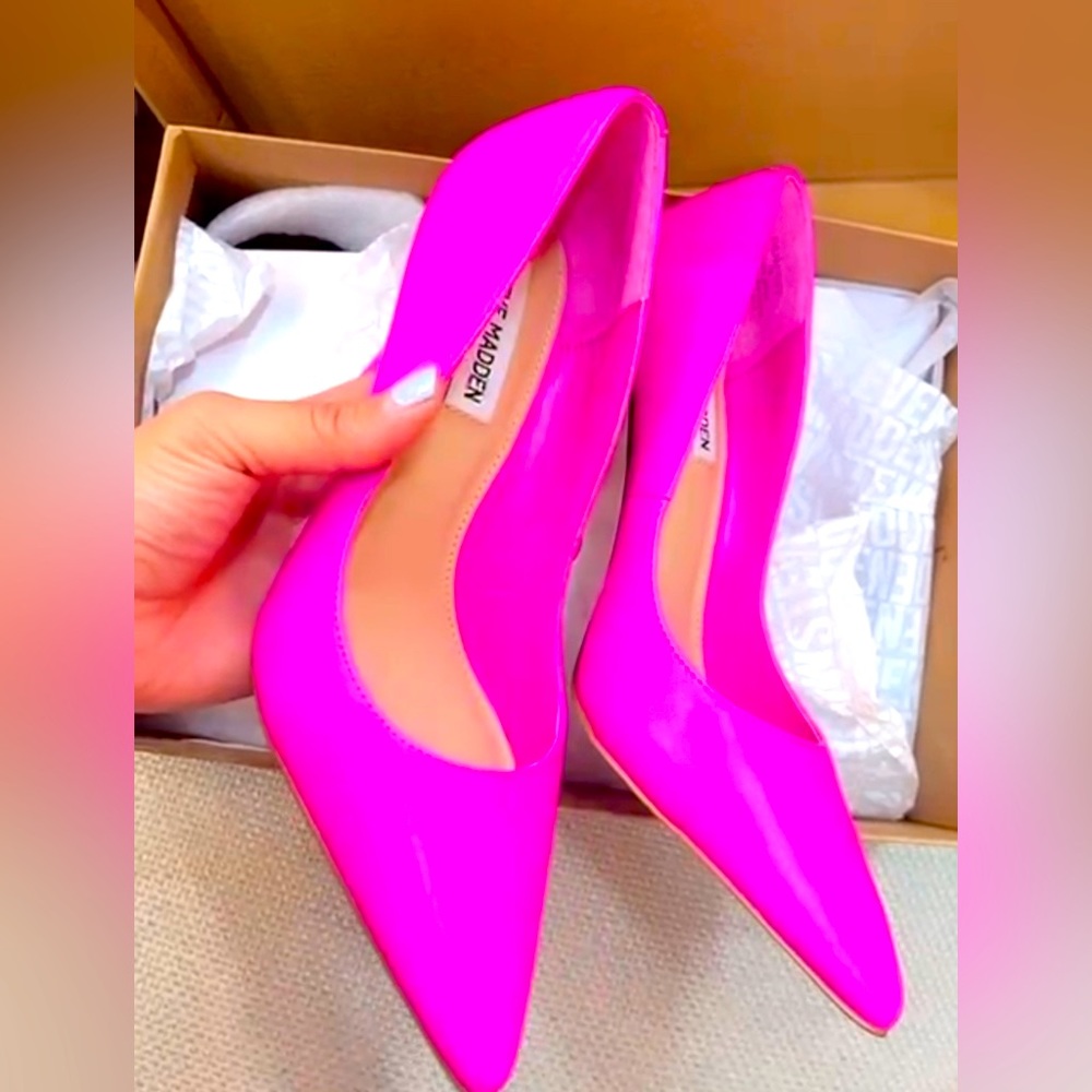 Brand new hot Pink Steve Madden Heels
